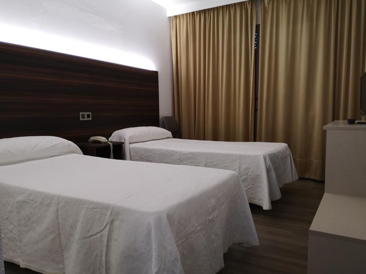 סנטיאגו דה לה ריברה Hotel Ribera חדר תמונה